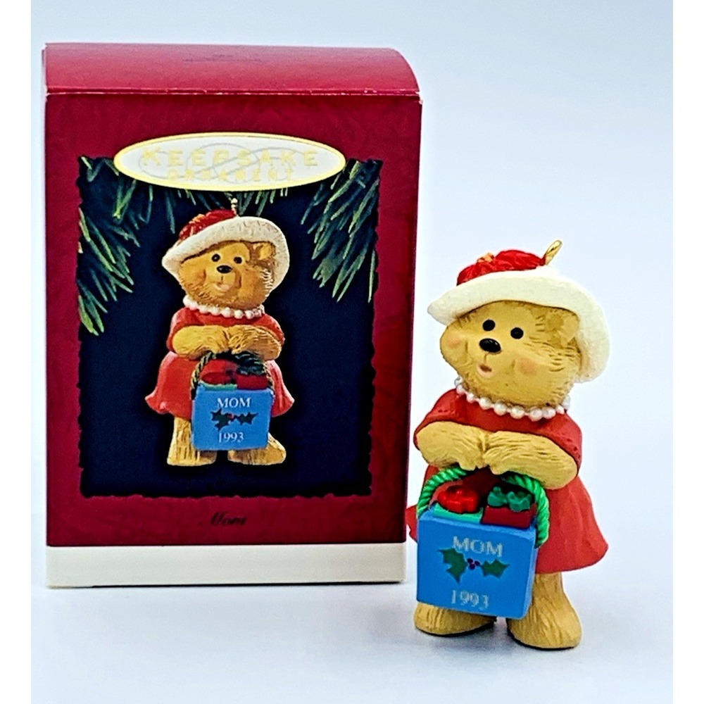 1993 "Mom" Hallmark Keepsake Christmas Ornament Shopping‎ Mother Bear Hat Pearls